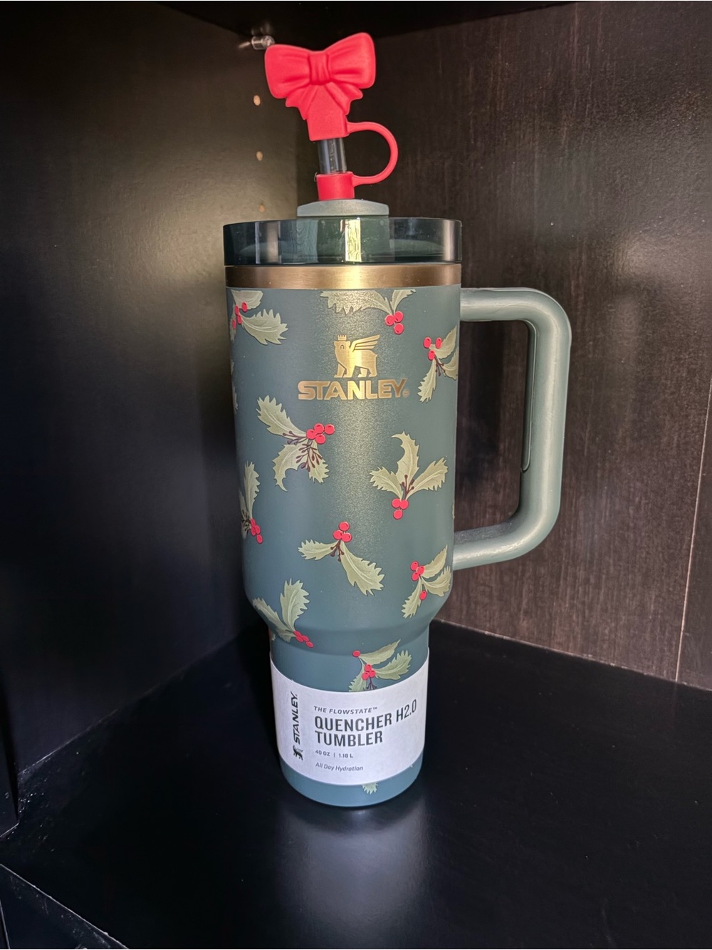Stanley Green Holly Pattern Quencher H2.0 Tumbler with Red Accents
